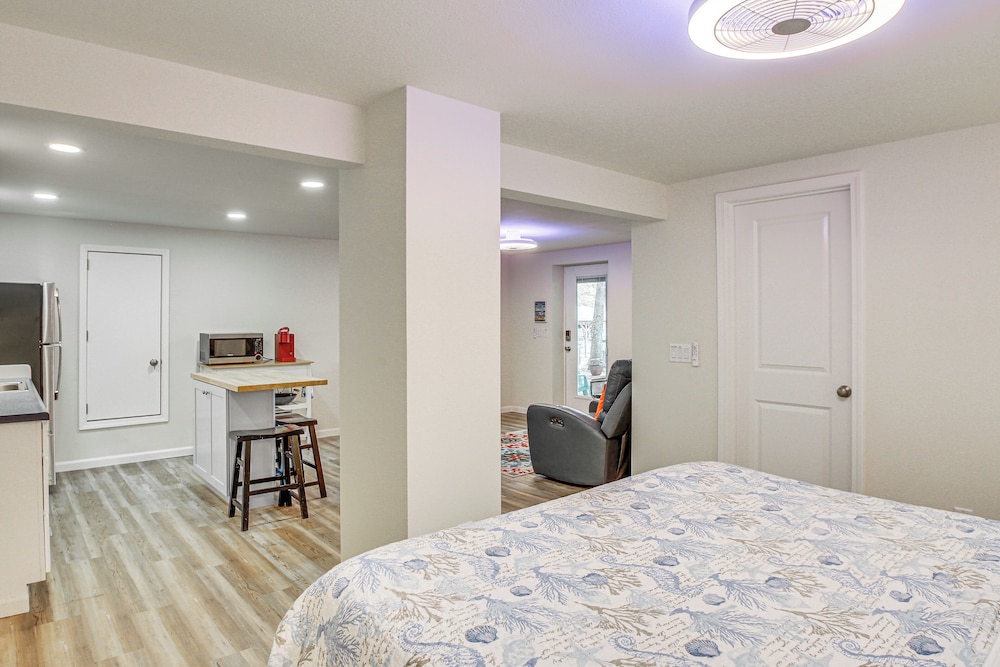 Scenic Studio on Lake Desoto w/ Patio!