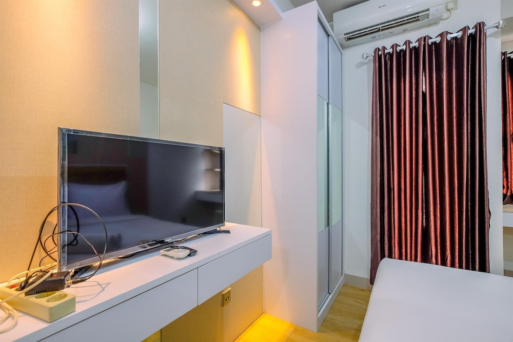 Homey And Best Choice Studio Apartment Transpark Cibubur