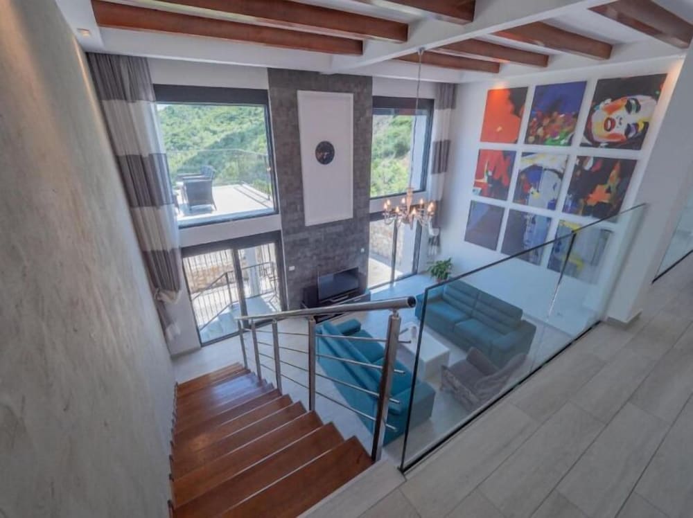 Seaview Villa with pool Hanja view 5