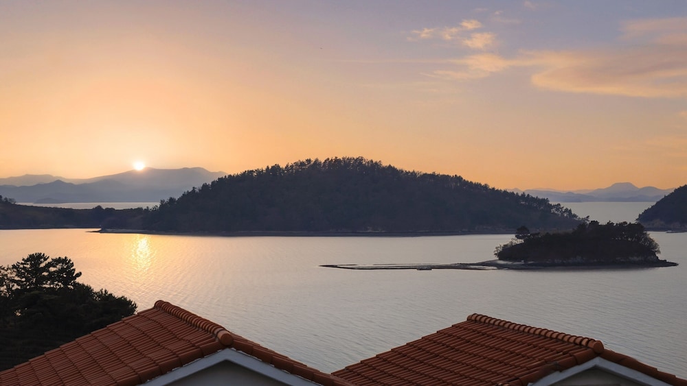 Yeosu Grace Family Pension