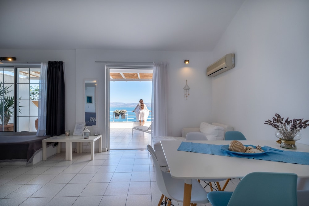 Meli Apartments & Villas