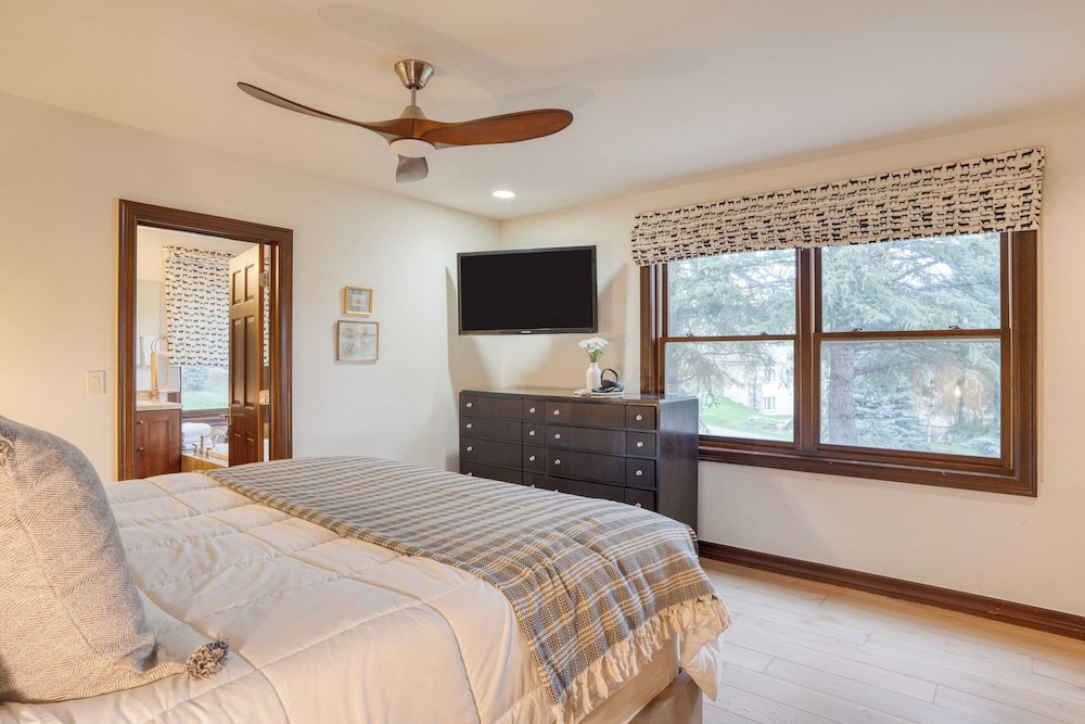 Cozy Edwards Retreat w/ Fireplace, Near Ski Resort Osprey Nest by Avantstay