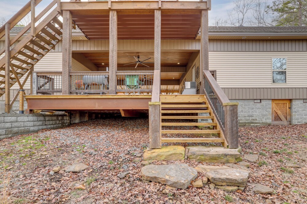 Greers Ferry Lake Access & Deck: Group Getaway!