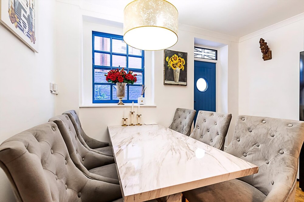 Spacious 4-bed House Near Liverpool St