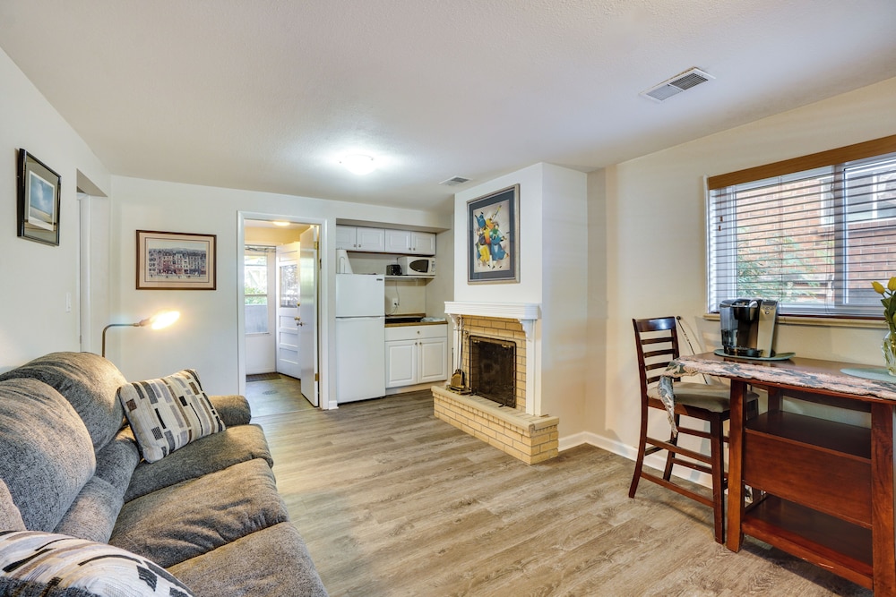 7 Mi to Coors Field: Denver Apt w/ Patio!