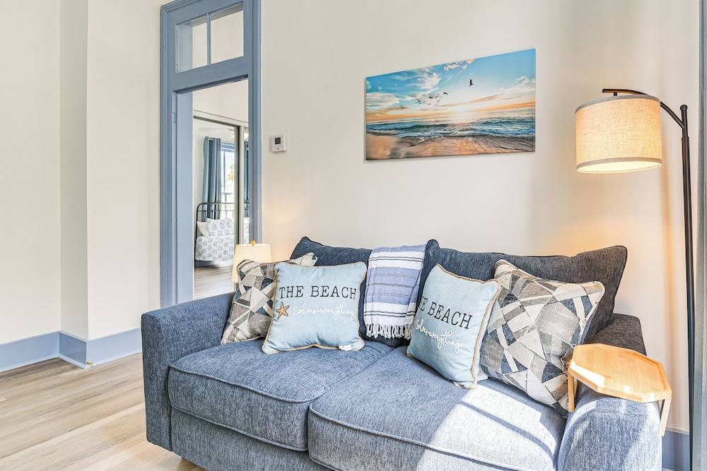 1 Mi to Beach: Historic Retreat in Galveston