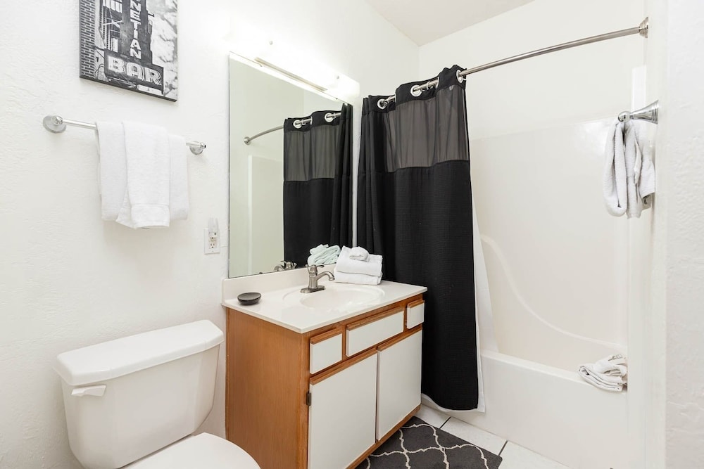 Phoenix Vi 6109 1 Bedroom Condo