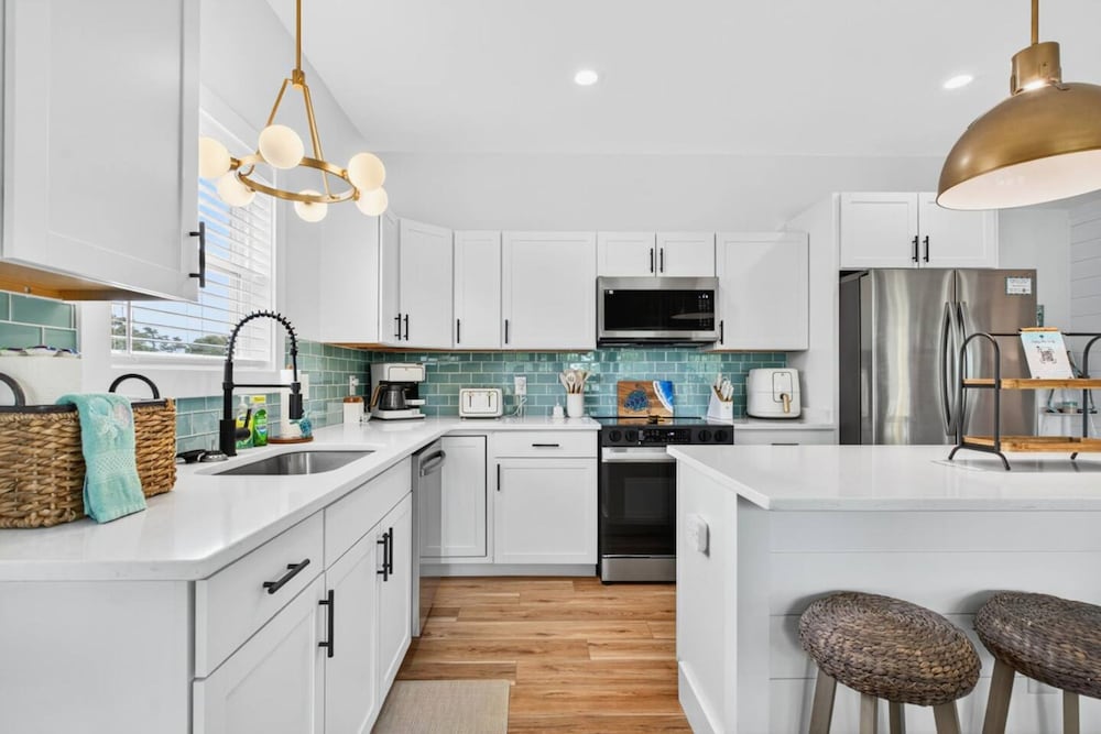 New Listing Luxury House 5 Min Walk to Beach