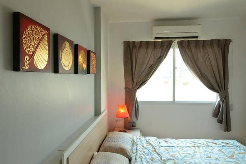 1BR Condo 5 Min to BTS 1000mbps Fiber Wi-fi Great Location