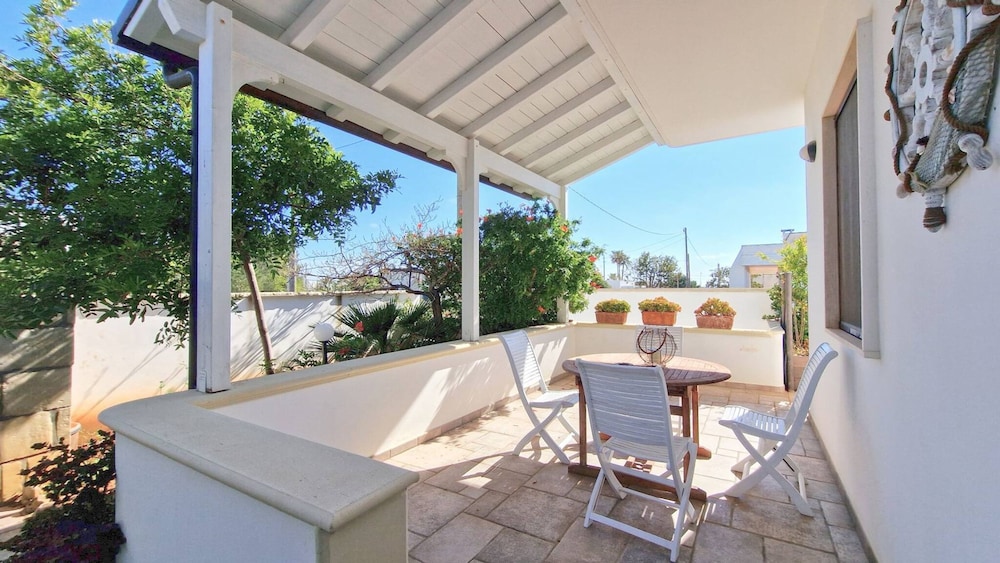 Villa Fede - 3 Bedrooms 2 Bathrooms air Conditioning by the sea
