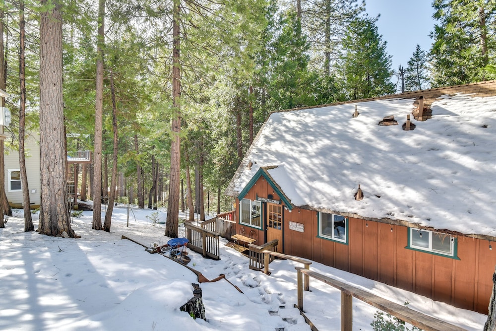 Fire Pit & Lake Access: Dreamy California Cabin! view 4