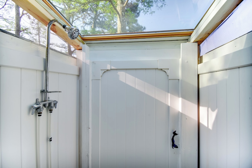 Tiny House w/ Big Views: Cabin in Shiloh!