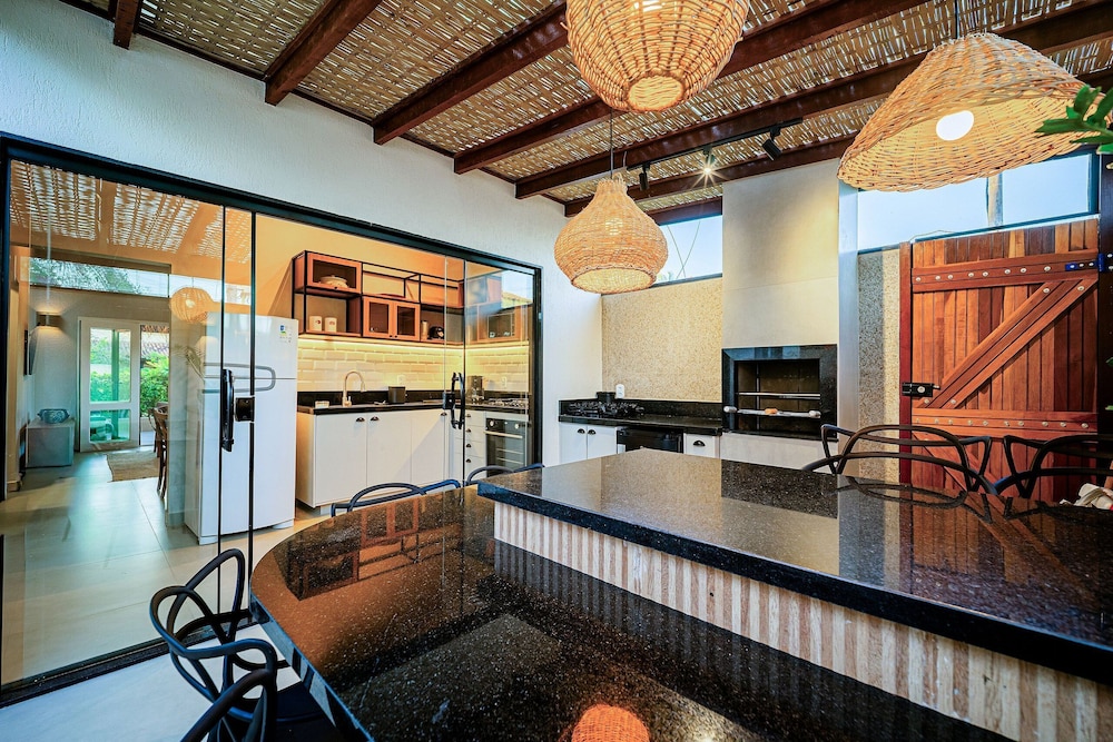 Casa DelMare Cond. com saída na praia