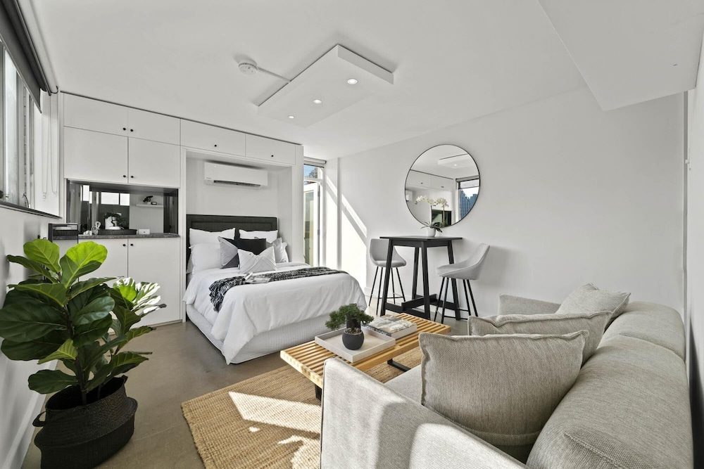 Potts Point Vacations - Modern Potts Point Studio - Property Image 6