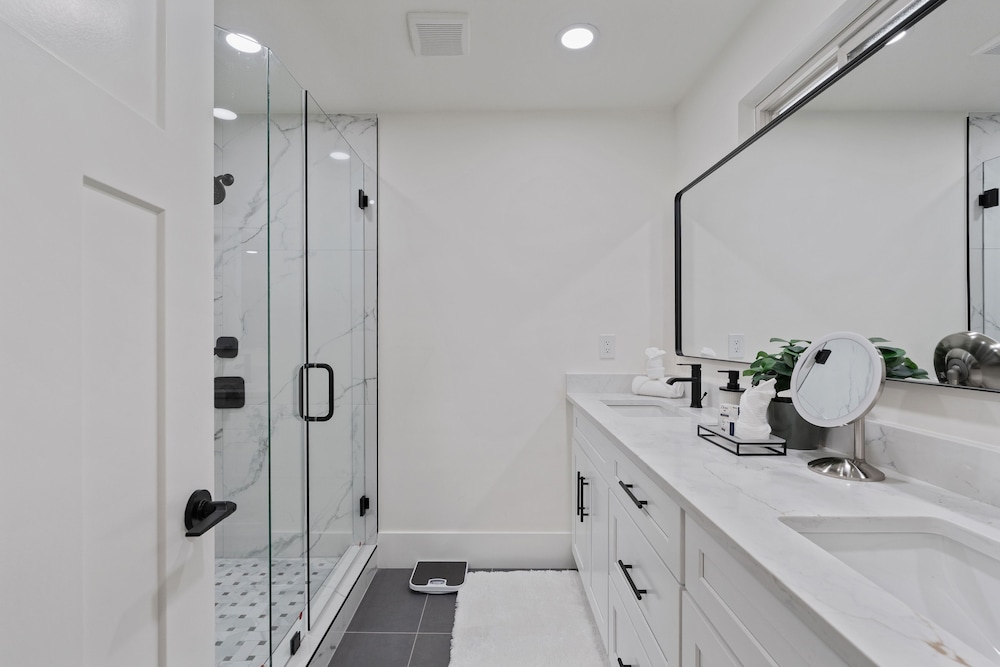 All-new Luxe Stay Views, Sauna & Hot Tub 7 Bedroom Villa