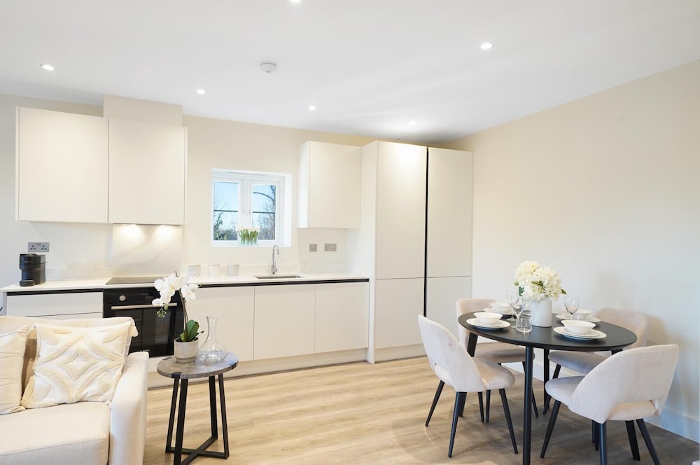 105B Beechwood Grove Flat
