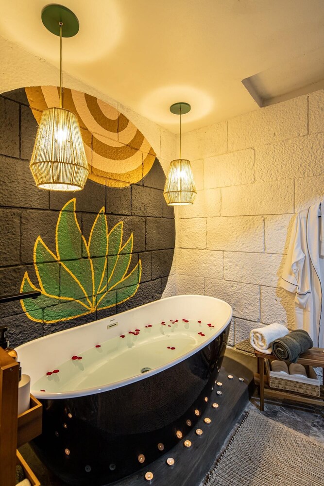 Rooftop Hot Tub 3 Levels 5bedroom in Villa Noria - Property Image 16
