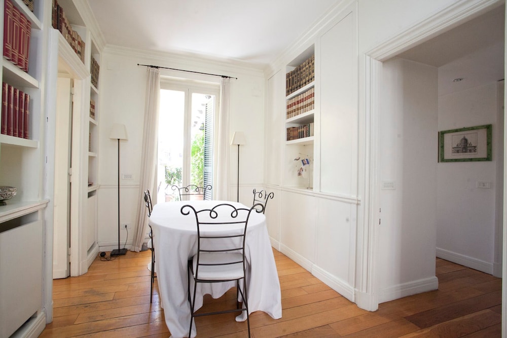 Campo De' Fiori Apartments