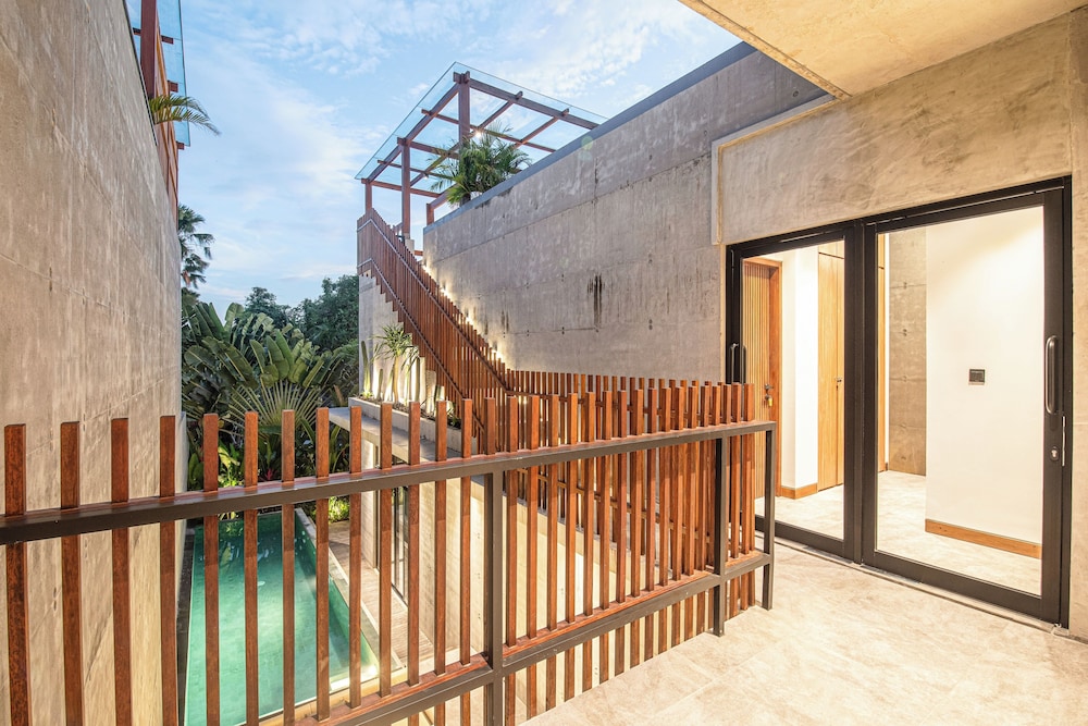 Modern 4BR Canggu Retreat Just 8mins to the Beach