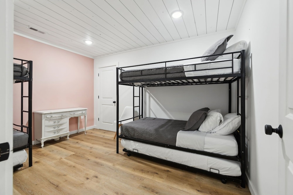 Fox Haven Retreat-modern Cabin-acres of Priv Land