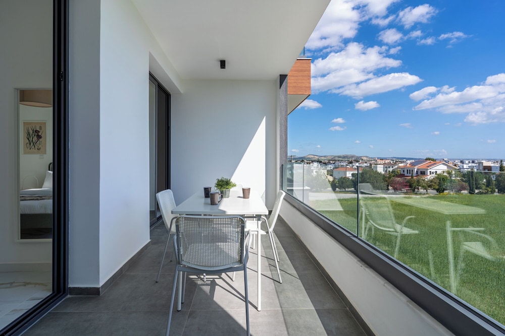 Ivory 1-BR Apt. & Balcony in Aradipou