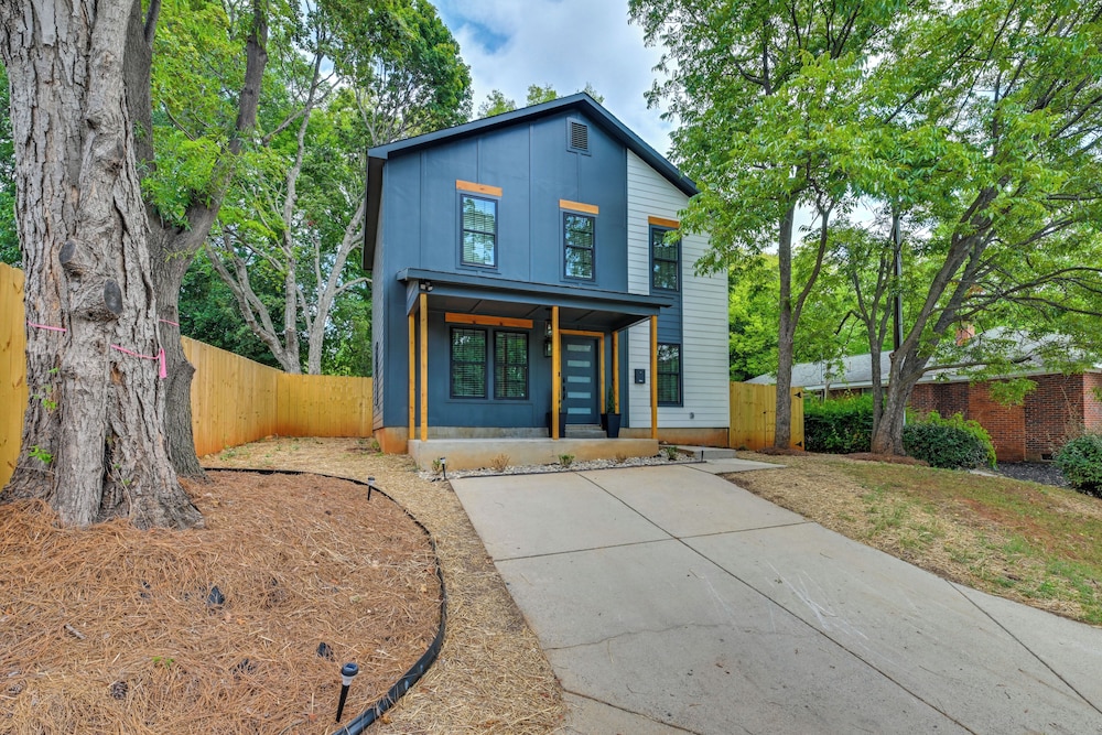 2 Mi to Uptown Charlotte: Family Home w/ Game Room