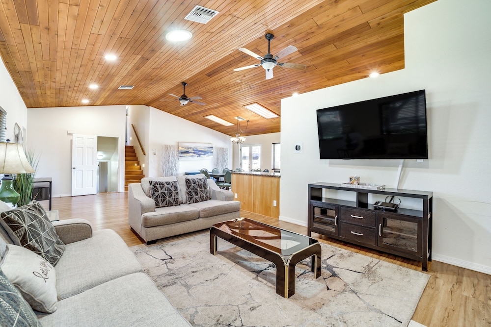 Castle Rock Views: Sedona Retreat w/ Hot Tub!