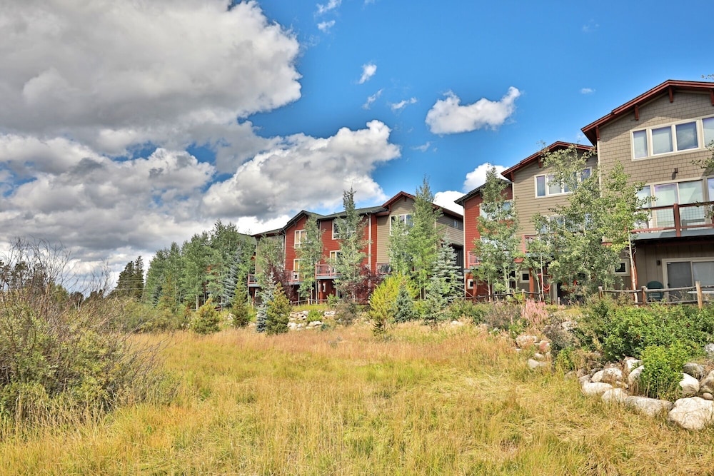 Winterstar Townhome 3 Bedroom Townhouse by RedAwning