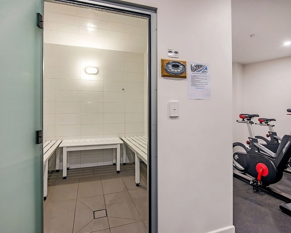 Surfers Paradise 2-bed Near Beach With Pool & Gym