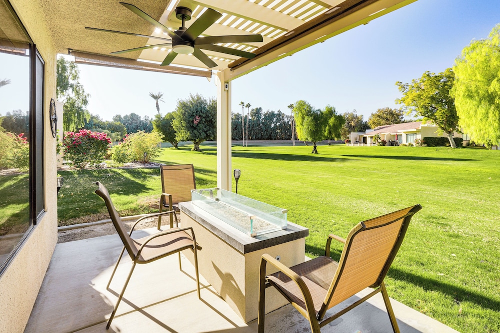 Golf Course On-site: Peaceful Condo in Palm Desert