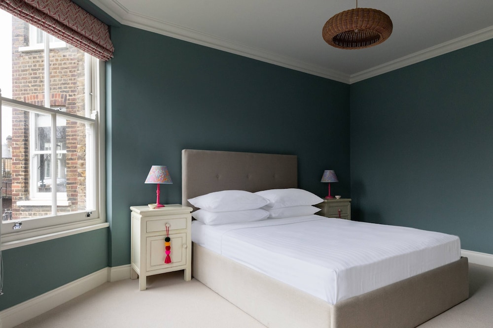 Albert Bridge Road VII by Onefinestay view 4