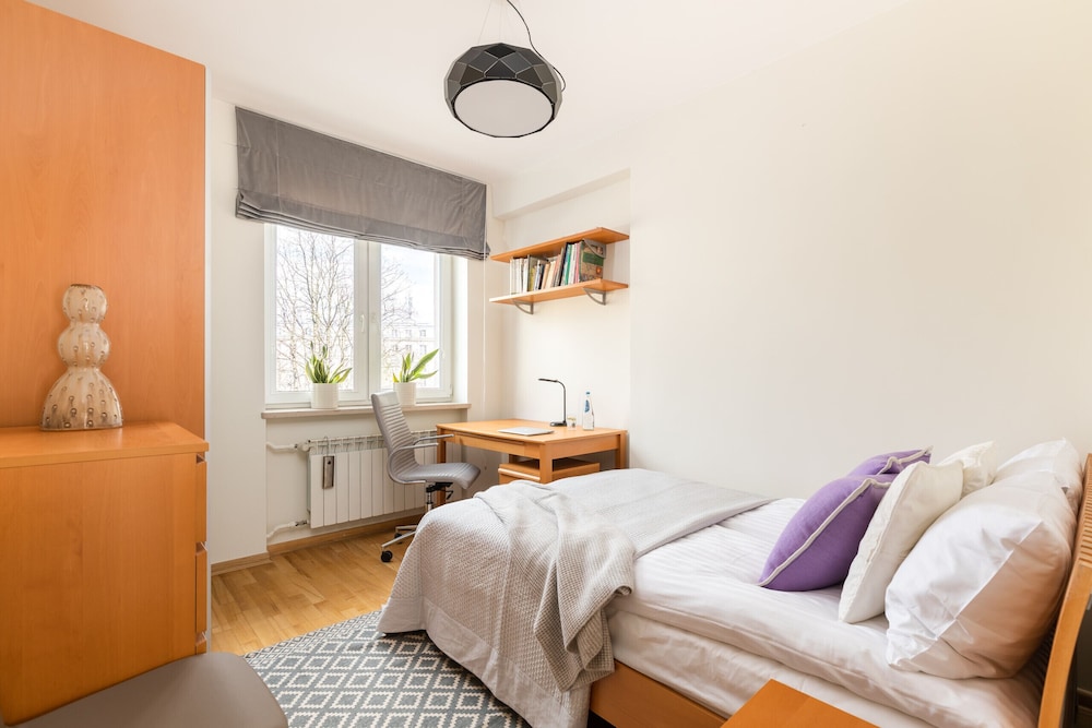 Apartment Al. Wyzwolenia 10 by Renters view 3