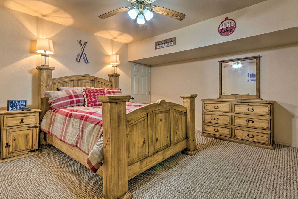 Scranton Vacations - Lakefront Hideaway in Scranton: Spacious Deck - Property Image 19