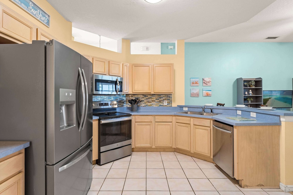 Poolside At Calabay - Home for 11 With Game Room, Pool & Hot Tub