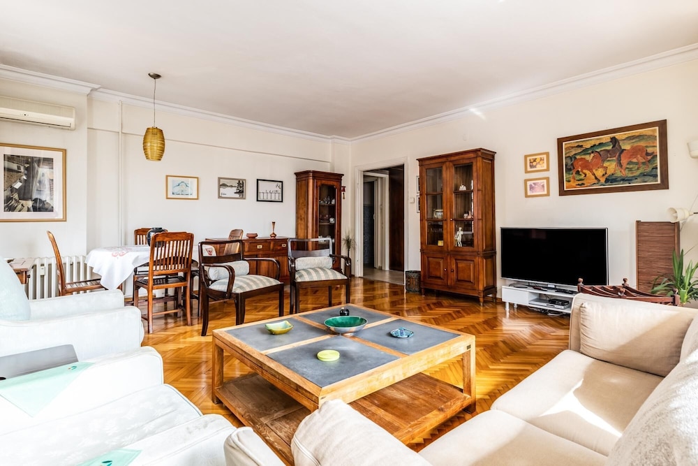 Stylish and Spacious Flat in Erenkoy