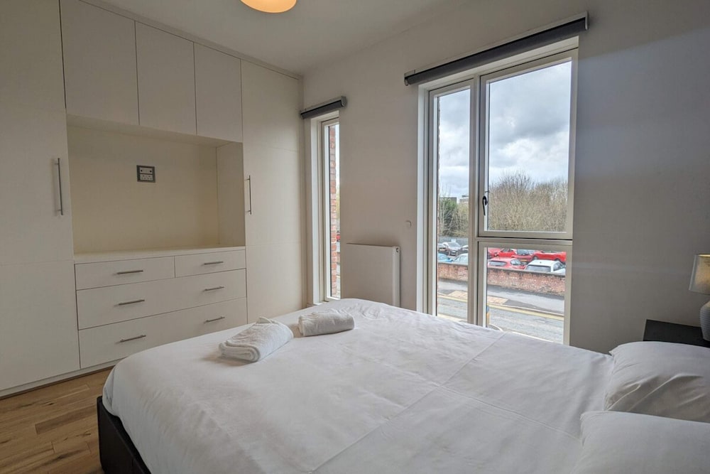 Adelphi Townhouse Contemporary 2 Bed 1 Bath 1 WC view 4