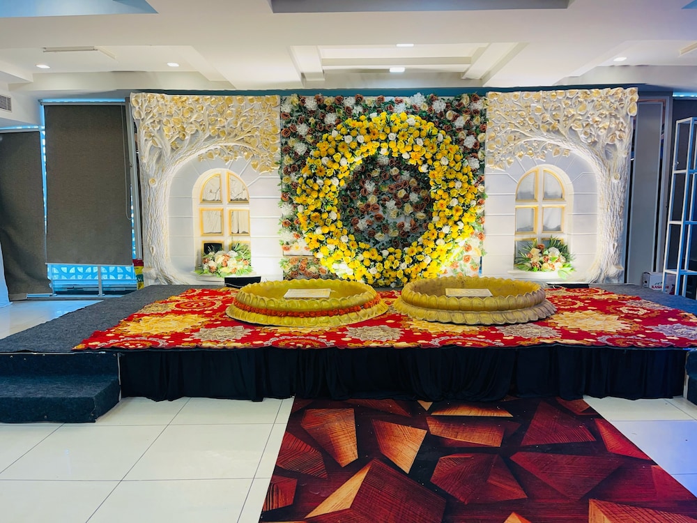 RED LEAF HOTELS