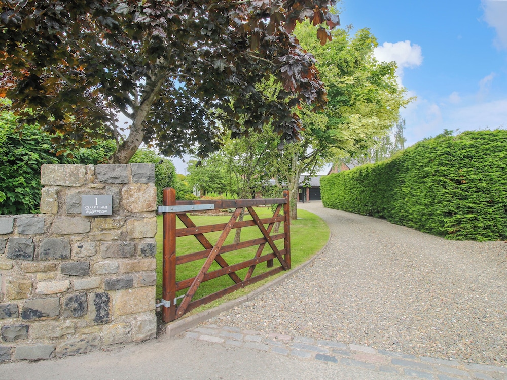 1 Clarkes Lane
