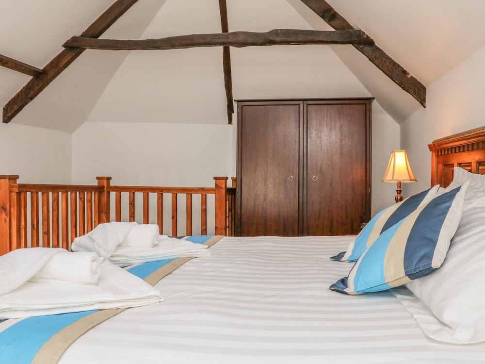 Lynton Vacations - C S Lewis Balcony - Property Image 3