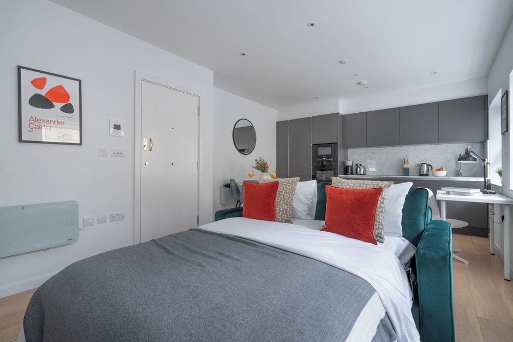 Chic 1BR Close to Tower & Thames