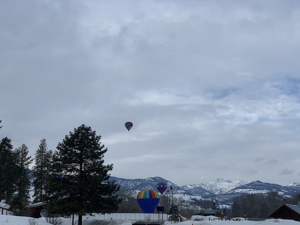 Methow River Lodge & Cabins