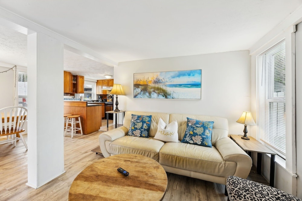 124 S Fletcher - Downstairs 3 Bedroom Duplex