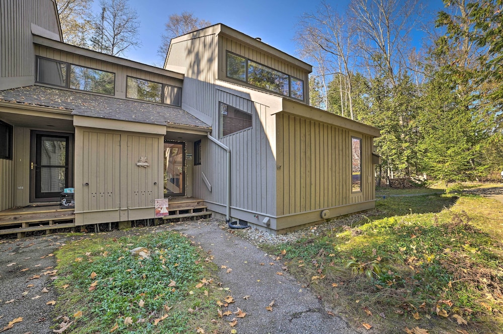 Harbor Springs Condo w/ Fireplace Near Skiing! view 4