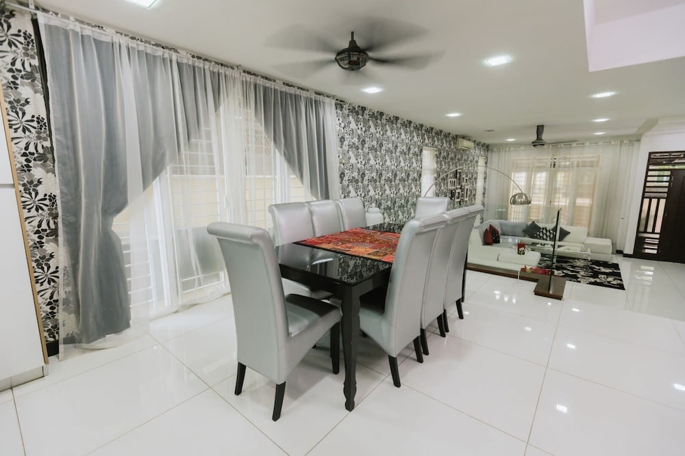 Lux 6BR Home Private Rooftop Garden Kemensah KL