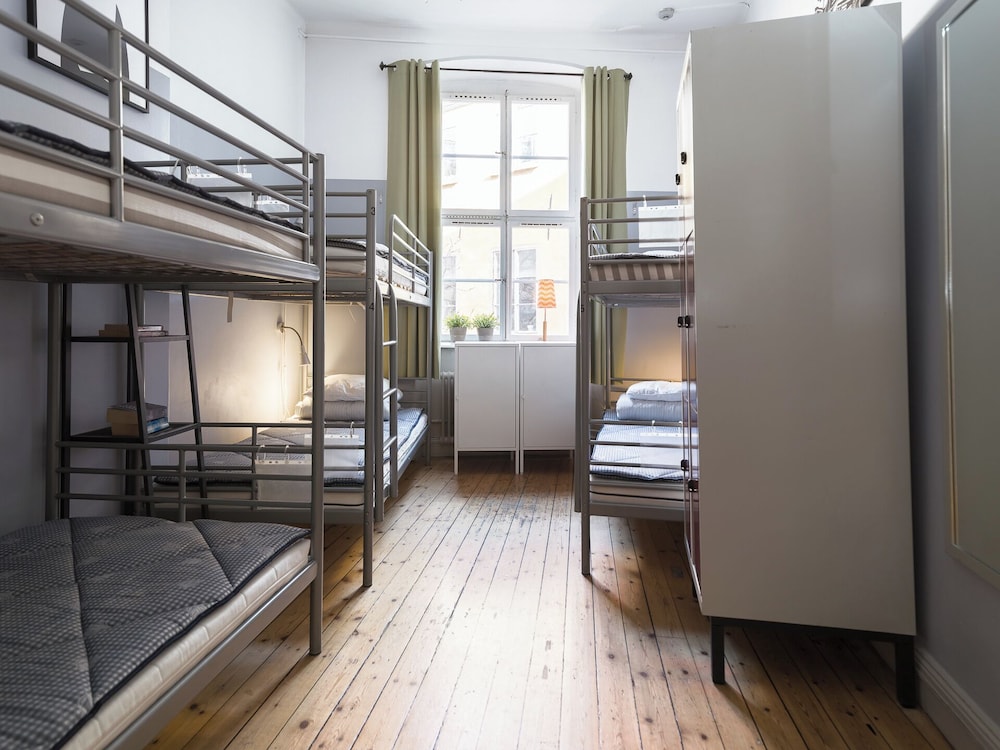 Castanea Old Town Hostel
