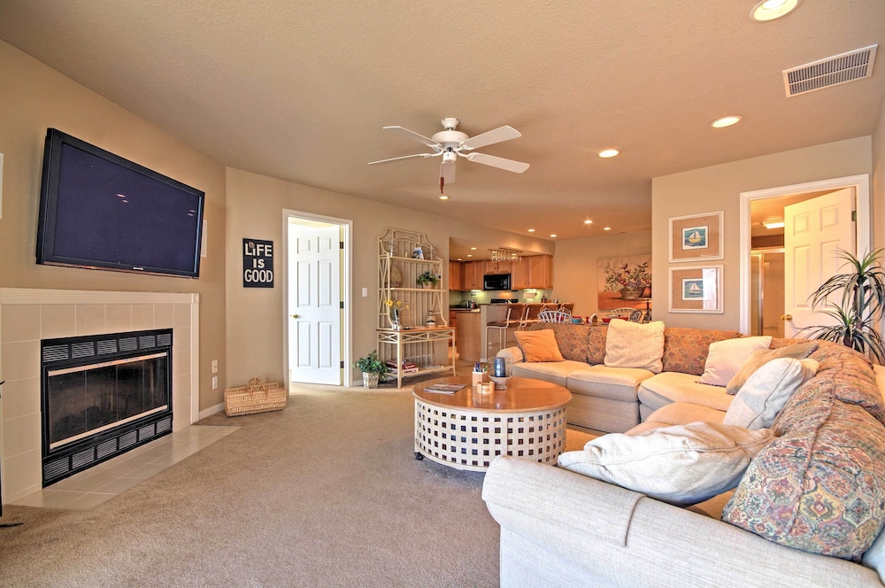 Luxe Lakeside Regatta Bay Getaway w/ Pool Access!