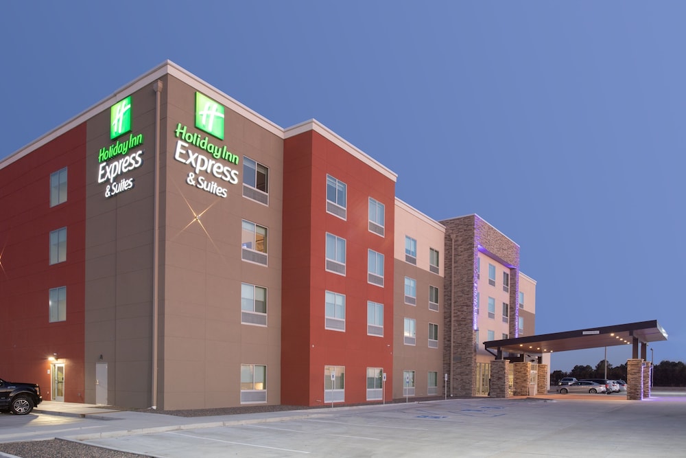 Hotel Holiday Inn Express And Suites Goodland I 70, an IHG Hotel - Image 1