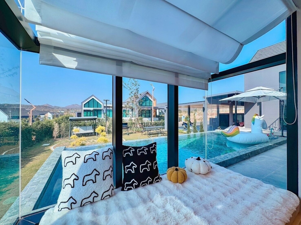 WildWildWest Pool Villa Khaoyai
