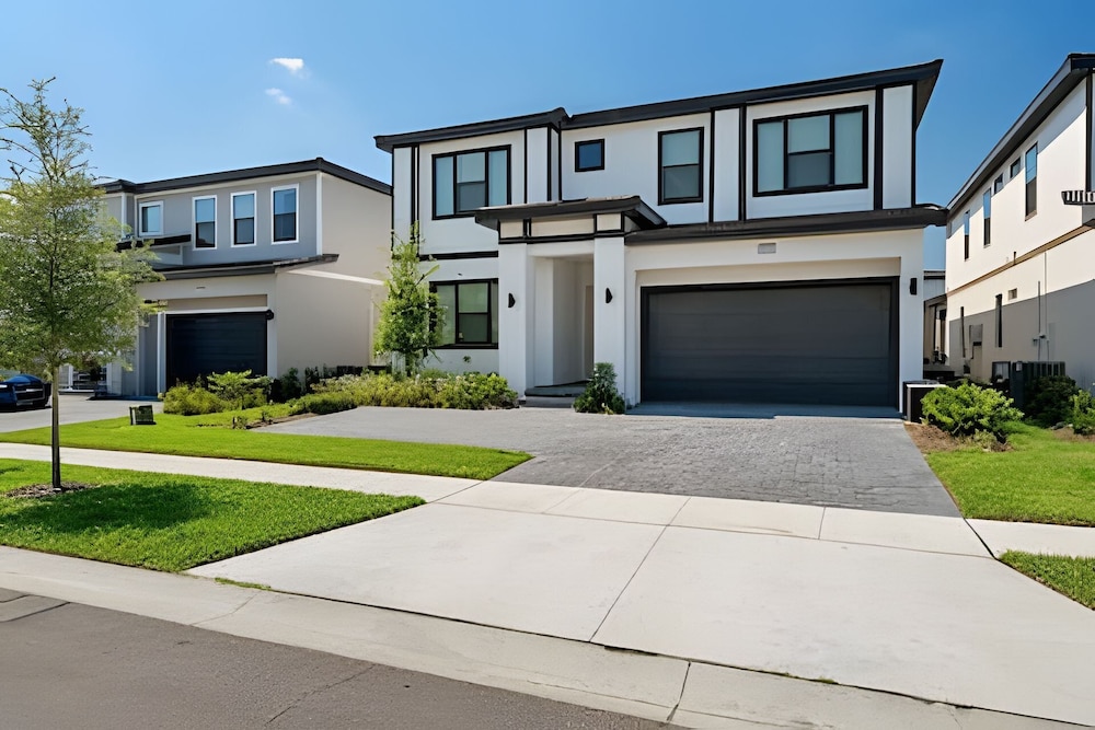 Luxurious 9BR Paradiso Pool, Cinema & Game Room