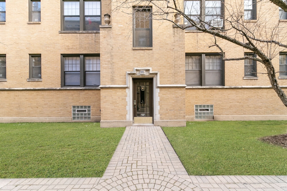 1BR Fully Equipped - Belmont rep